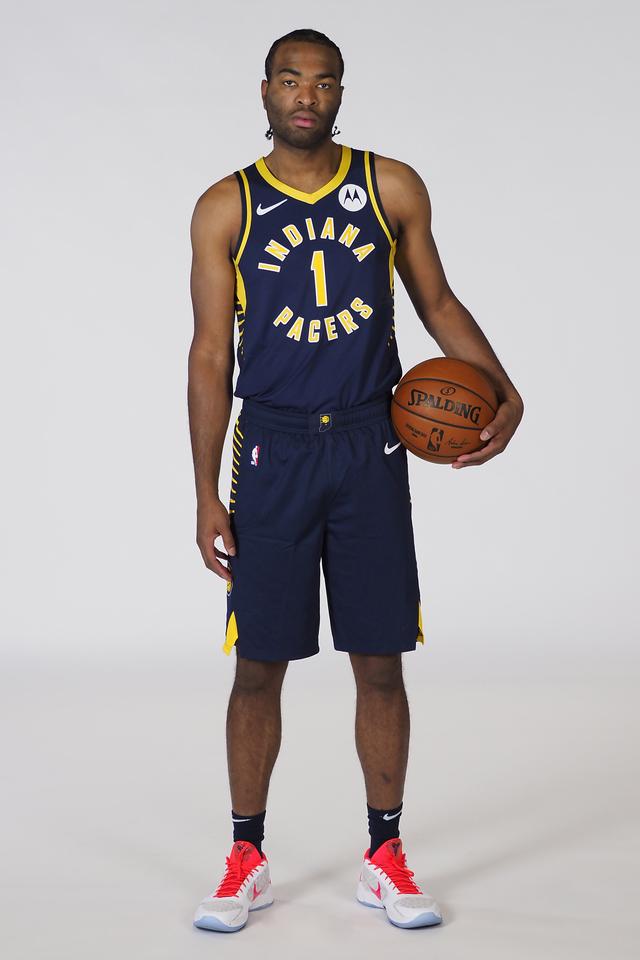 场热身赛中 场热身赛中