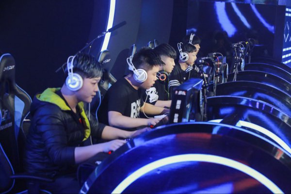 加注或弃牌 加注或弃牌